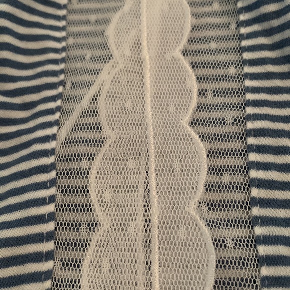 GAP Summer Blue Crop Top - Picture 2 of 3